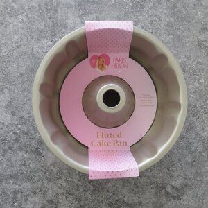 PARIS HILTON FLUTED CAKE PAN HEAVY DUTY CARBON STEEL NON-STICK 10”